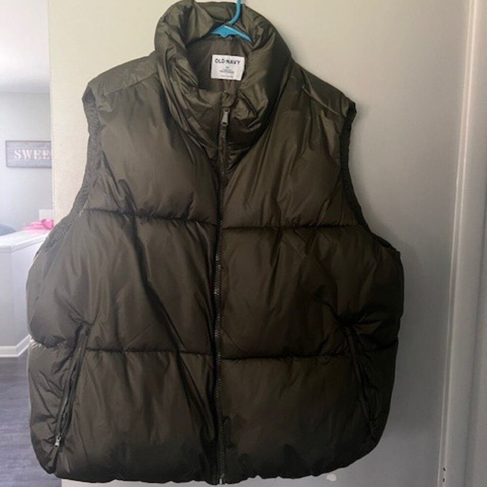Women's Plus Size Old Navy puffer vest. Full zip. Size 3X